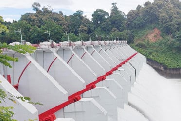 কাপ্তাই হ্রদে পানি বিপদসীমার কাছাকাছি