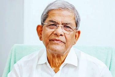 হাসপাতাল থেকে বাসায় ফিরলেন মির্জা ফখরুল