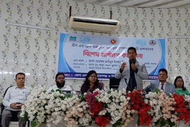 নারায়ণগঞ্জে পেশাদার গাড়ি চালকদের জন্য বিশেষ প্রশিক্ষণ কর্মশালা