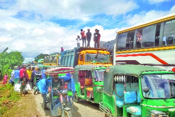 আশুগঞ্জ আতঙ্ক ঢাকা-সিলেট মহাসড়কে