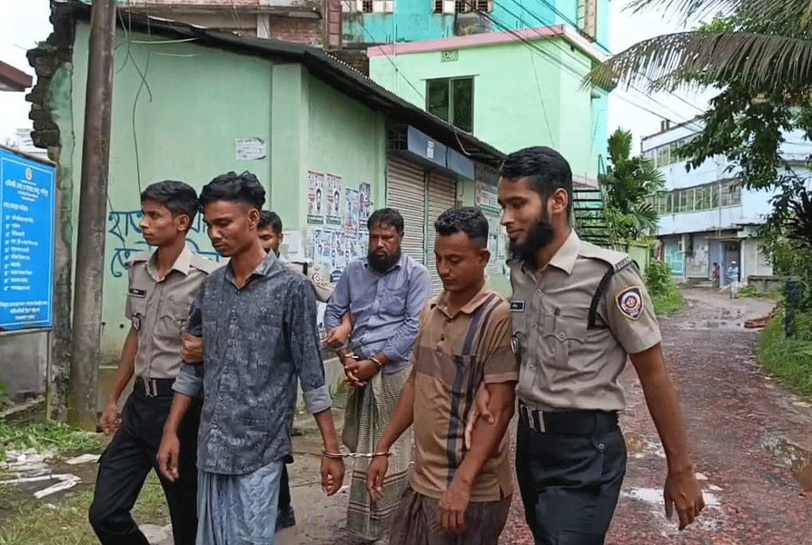 মাদক কারবারির পায়ুপথে মিলল ৫ হাজার ইয়াবা