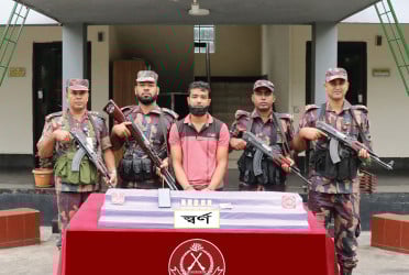 যশোরে স্বর্ণের বার জব্দ, আটক ১