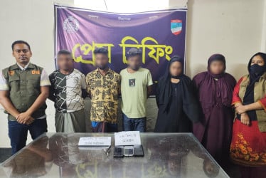 যশোরে ‘হানিট্রাপ’ চক্রের পাঁচ সদস্যকে গ্রেফতার করেছে পুলিশ