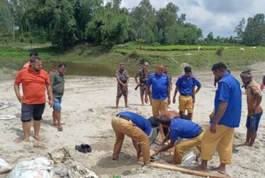 পঞ্চগড়ে অবৈধ ড্রেজার মেশিন জব্দ