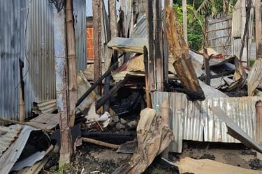 ফুলবাড়ীতে বসতবাড়ি ও দোকান আগুনে পুড়ে ছাই
