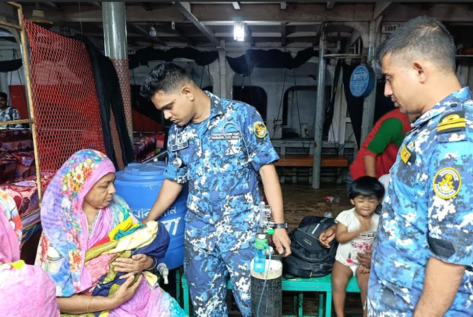 লঞ্চ থেকে মুমূর্ষু নবজাতককে উদ্ধার করলো কোস্ট গার্ড