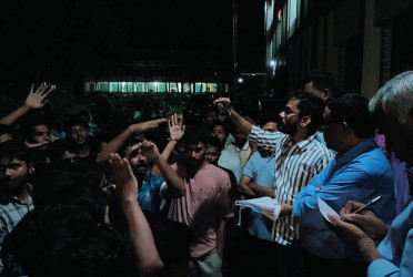 স্থায়ী ক্যাম্পাসের দাবিতে কিশোরগঞ্জ বিশ্ববিদ্যালয়ের শিক্ষার্থীদের বিক্ষোভ