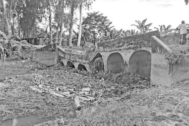 ব্রিজ দেবে দুর্ভোগে পাঁচ বছর