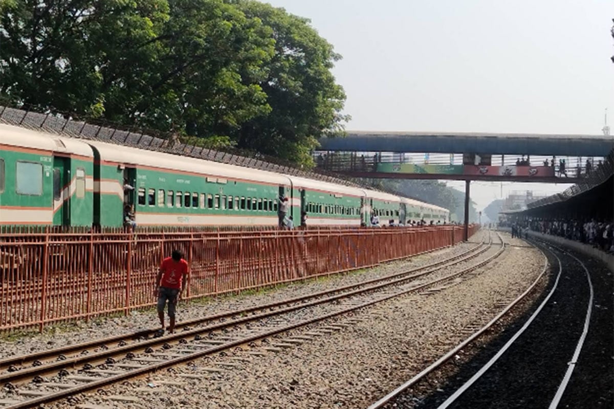 যমুনা এক্সপ্রেস ট্রেন বিমানবন্দর রেলওয়ে স্টেশন এলাকায় লাইনচ্যুত