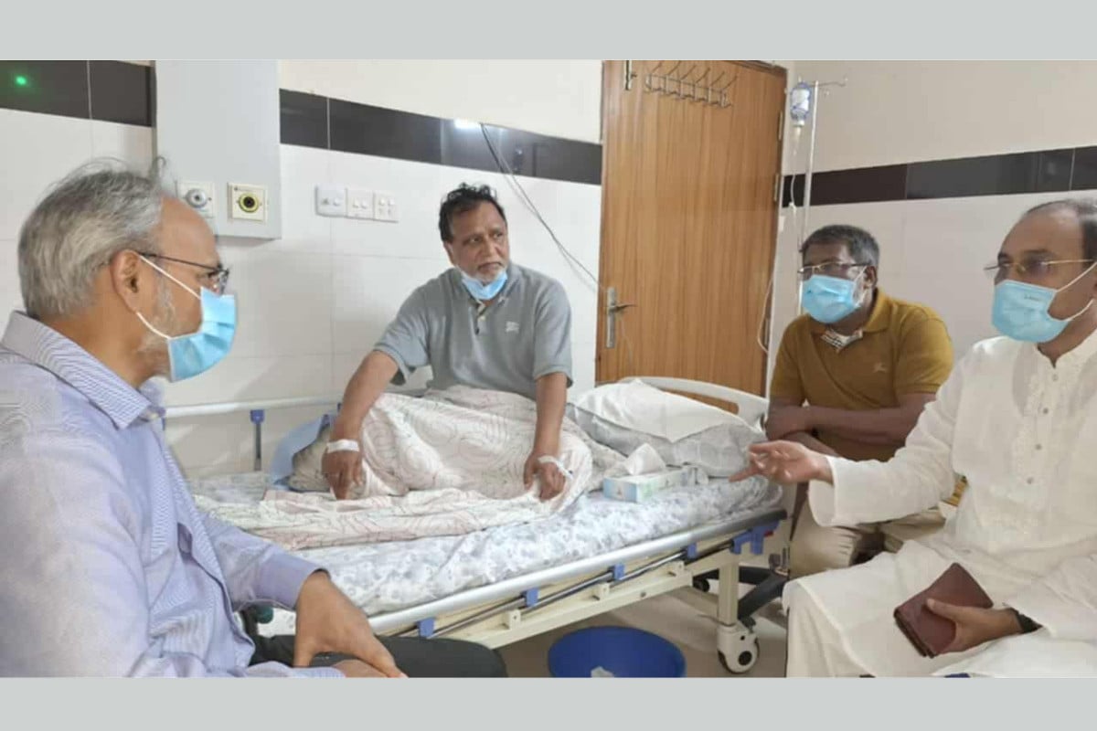 আবদুস সালামকে দেখতে হাসপাতালে ডা. রফিক