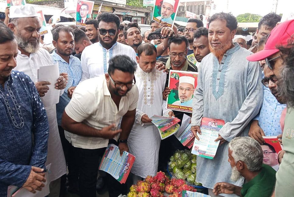 সোনারগাঁয়ে বিএনপির গণসংযোগ ও লিফলেট বিতরণ