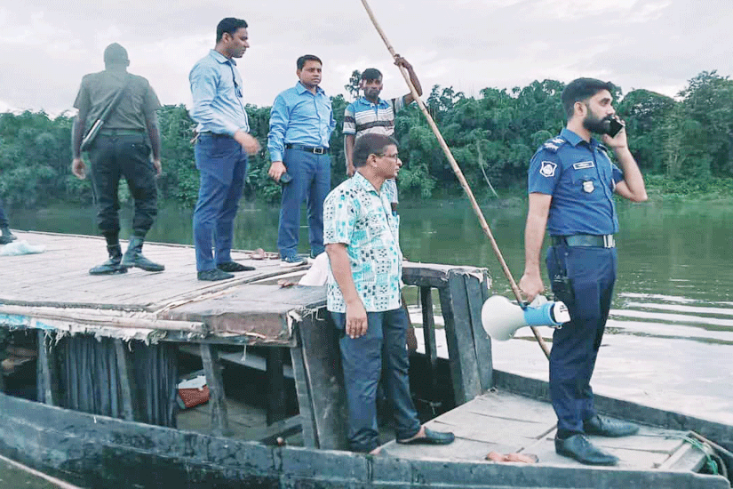 পিয়াইনে টাস্কফোর্সের দফায় দফায় অভিযান, ডুবানো হলো ২ নৌকা