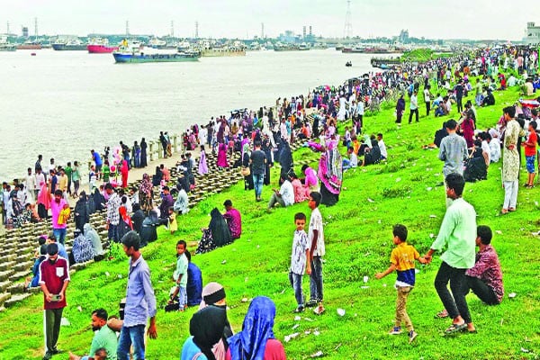 পাল্টে যাচ্ছে কর্ণফুলীর তীর