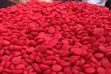 পণ্যের বদলে আসছে ইয়াবা