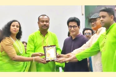 বগুড়ায় গল্প, কবিতা ও সাংবাদিকতায় সম্মাননা পেলেন মহসিন রাজু