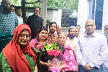 জামদানি পল্লী পরিদর্শনে মৎস্য ও প্রাণিসম্পদ মন্ত্রণালয়ের উপদেষ্টা