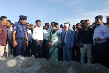 চীন সরকারের এক হাজার শয্যার হাসপাতালের
জায়গা পরিদর্শনে স্বাস্থ্য উপদেষ্টা