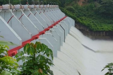 তিন দিনের মাথায় আবারও বন্ধ কাপ্তাই বাঁধের ১৬ জলকপাট
