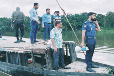 পিয়াইনে টাস্কফোর্সের দফায় দফায় অভিযান, ডুবানো হলো ২ নৌকা