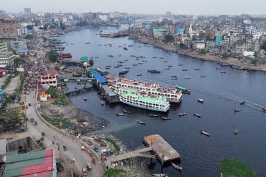 বুড়িগঙ্গায় নারী-শিশুসহ চারজনের লাশ উদ্ধার