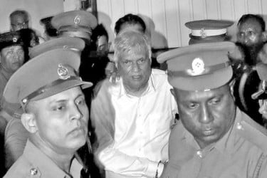 রিমান্ডের পর হাসপাতালে ভর্তি লঙ্কান সাবেক প্রেসিডেন্ট রনিল বিক্রমাসিংহে