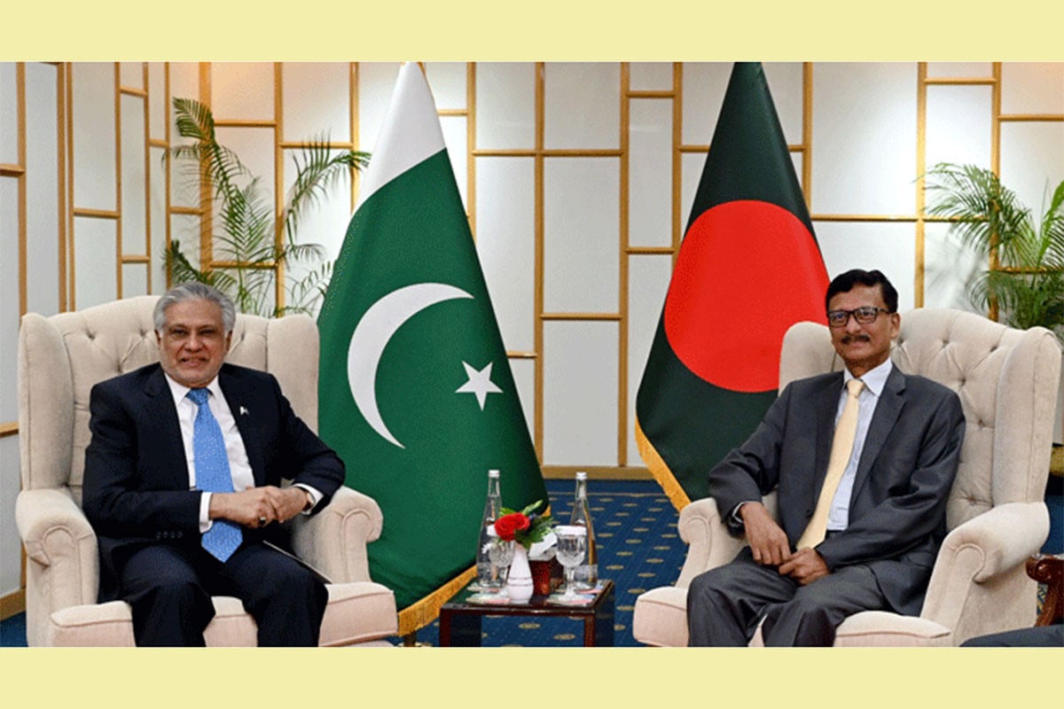 পররাষ্ট্র উপদেষ্টার সঙ্গে পাকিস্তানের পররাষ্ট্রমন্ত্রীর বৈঠক
