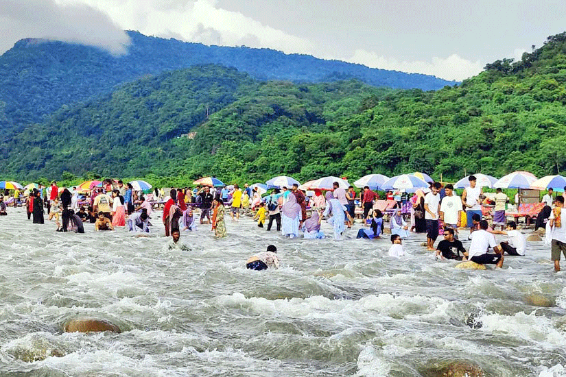 স্বরূপে ফিরছে 'সাদাপাথর', ফিরছেন পর্যটকরা