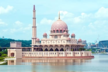 মালয়েশিয়ার বিস্ময়কর পুত্রা মসজিদ