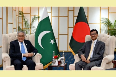 পররাষ্ট্র উপদেষ্টার সঙ্গে পাকিস্তানের পররাষ্ট্রমন্ত্রীর বৈঠক