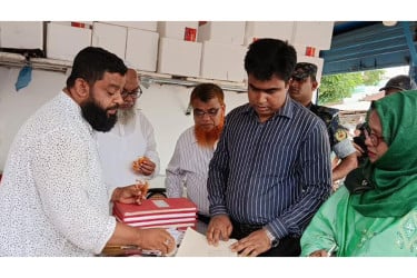 চাঁদপুর ইলিশ বাজারে ভোক্তার অভিযান