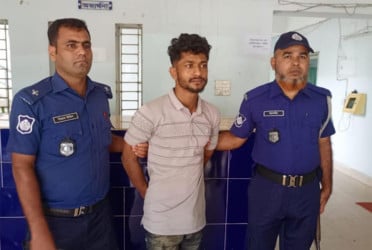 কসবায় পিস্তলসহ আটক ১
