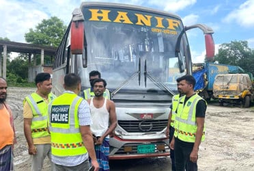 কুমিল্লায় একই পরিবারের চারজন নিহত: উল্টোপথে আসা সেই বাস জব্দ
