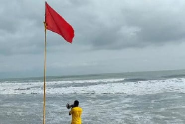 সমুদ্র পর্যটকদের জন্য জরুরি সতর্কবার্তা জারি