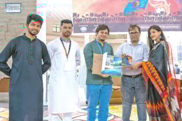 রংতুলিতে জুলাই অভ্যুত্থানের স্মৃতি
