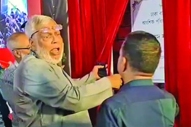 এটা কি আমার বাপের টাকায় করছে