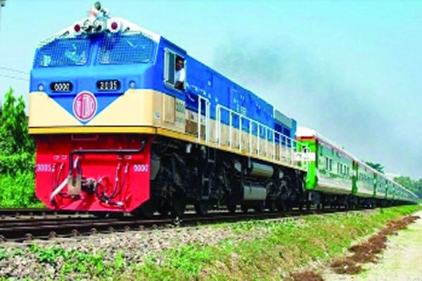 চট্টগ্রামে ট্রেনযাত্রা বিলম্বে বিক্ষোভ