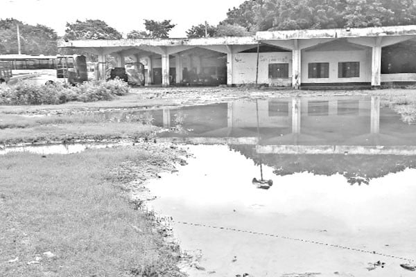 আট বছরে প্রকল্পের কাজ অর্ধেক