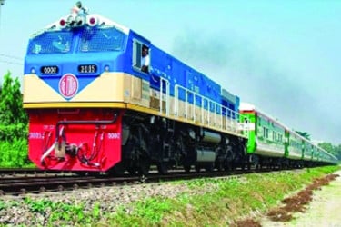 চট্টগ্রামে ট্রেনযাত্রা বিলম্বে বিক্ষোভ