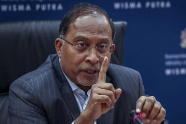 বাংলাদেশি ১০ হাজার শিক্ষার্থীকে ‘গ্র্যাজুয়েট পাস’–এর দাবি অসত্য : মালয়েশিয়ার উচ্চশিক্ষামন্ত্রী