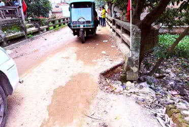 ভালুকায় বেহাল সড়ক ও ঝুঁকিপূর্ণ ব্রিজ সংযোগ, দুর্ভোগে হাজারো মানুষ