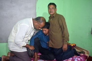 চার বছর পর ভাইকে খুঁজে পেলো ভাইয়েরা
