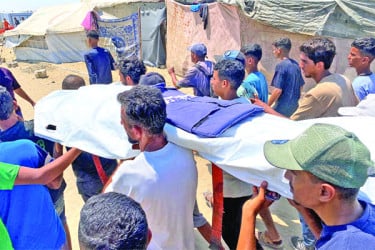 হাসপাতালে ইসরায়েলি হামলায় নিহত পাঁচ সাংবাদিকসহ ২০