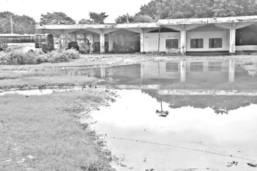 আট বছরে প্রকল্পের কাজ অর্ধেক