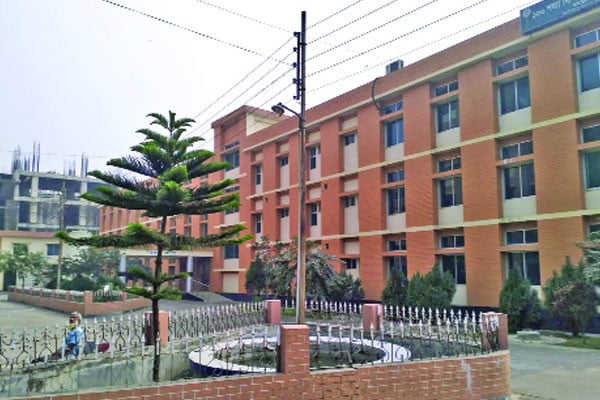 অন্ধকারেই শিশু হাসপাতালটি