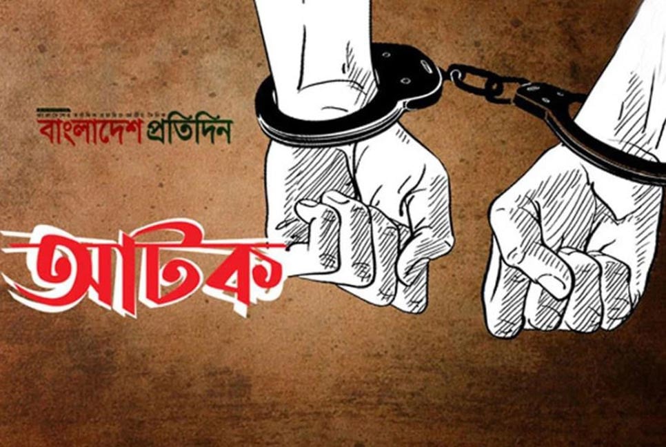ফুলের টবে গাঁজা চাষ, ফেনীতে তিনজন আটক