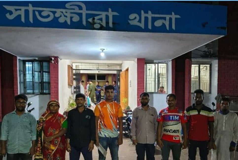 সাতক্ষীরা সীমান্ত দিয়ে ৫ বাংলাদেশিকে হস্তান্তর করলো বিএসএফ