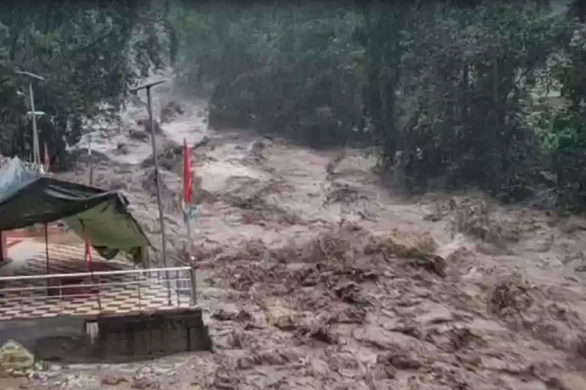 কাশ্মীরে মেঘভাঙা বৃষ্টিতে ভেসে গেলো বহু বাড়ি, নিখোঁজ অনেকে