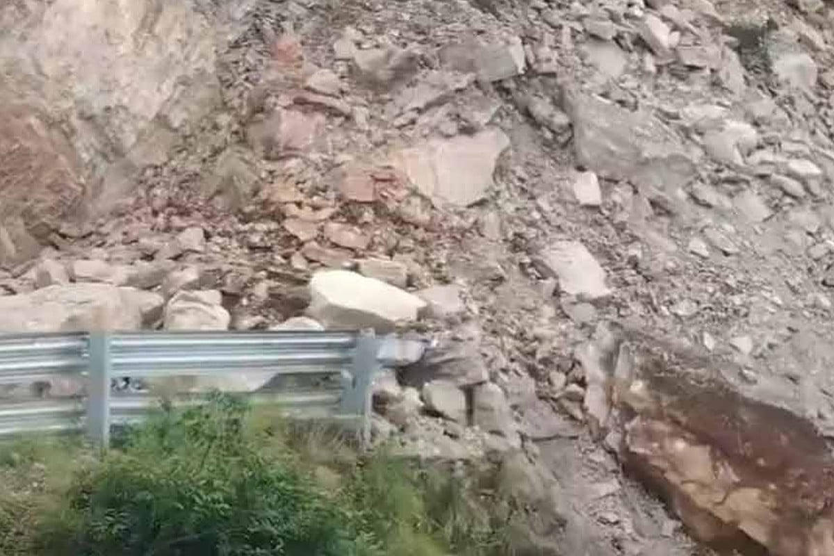 কাশ্মীরে ধসে নিহত ৫
