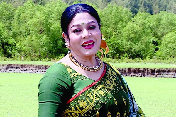 কুয়াকাটায় ফেরদৌস আরার একক পরিবেশনা