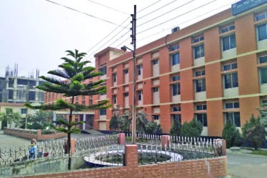 অন্ধকারেই শিশু হাসপাতালটি